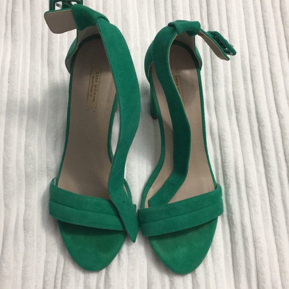 Zara Shoes - Green suede Zara sandals
